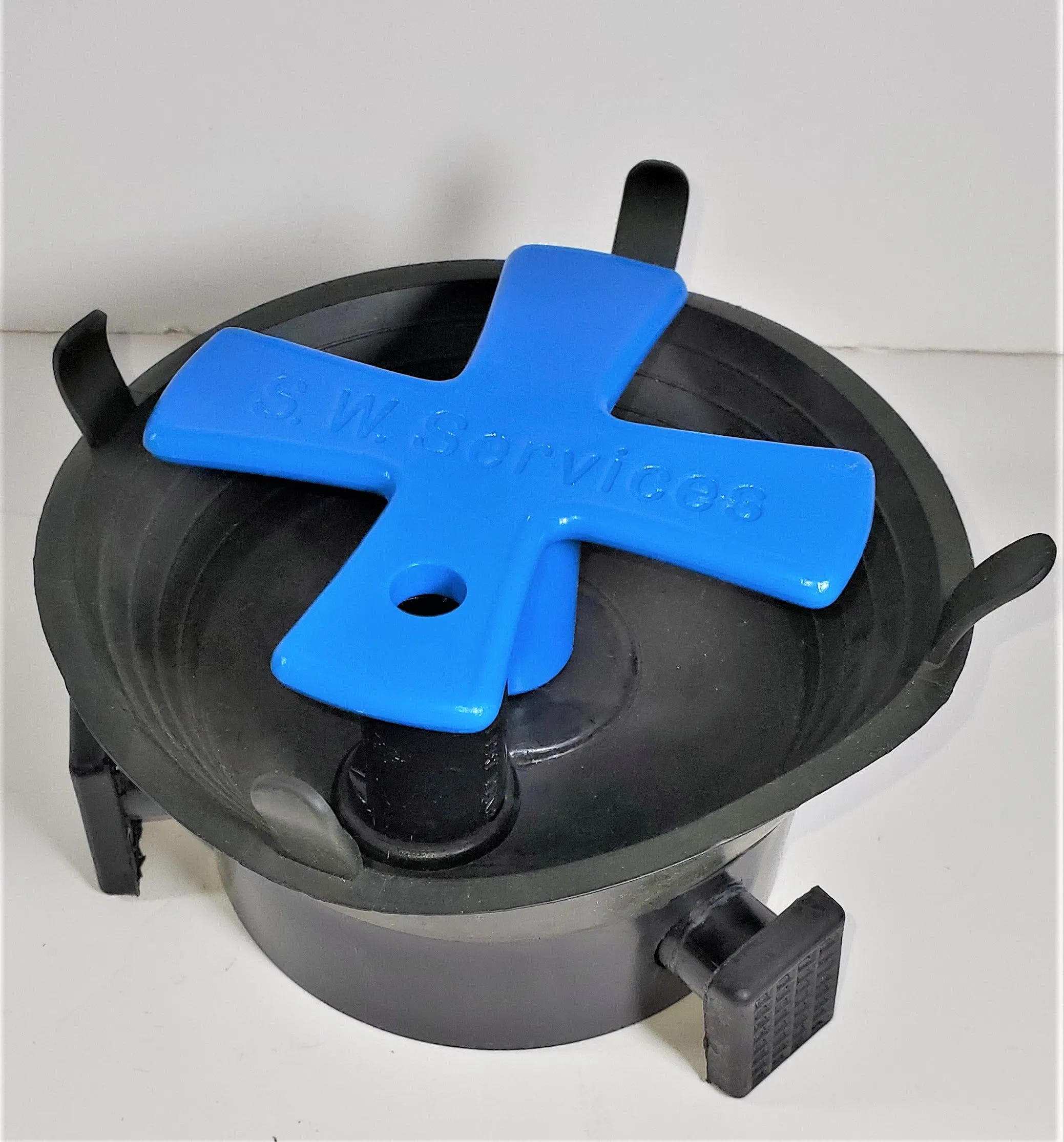 Debris Cap for Water Valve Boxes - Blue Handle (Stock)